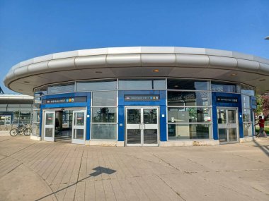 Toronto, ON, Kanada - 1 Ekim 2025: Sheppard - Batı metro istasyonu