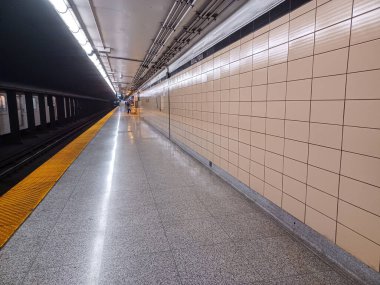 Toronto, ON, Kanada - 13 Ekim 2025: içerideki Royal York metro istasyonuna bakın.
