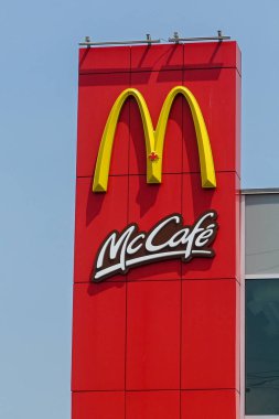 Toronto, ON, Kanada - 17 Temmuz 2025 McDonald 's Corporation, ABD' li çok uluslu fast food zinciri..