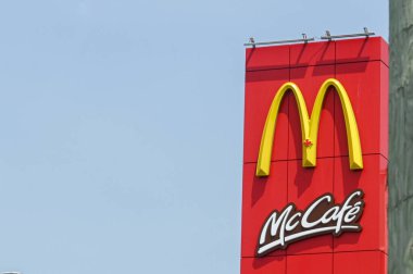 Toronto, ON, Kanada - 17 Temmuz 2025 McDonald 's Corporation, ABD' li çok uluslu fast food zinciri..