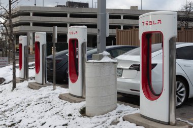 Toronto, ON, Kanada - 9 Ekim 2022: Toronto 'daki Tesla otomobil üretim şirketinin elektrik santralinde görüntüleme