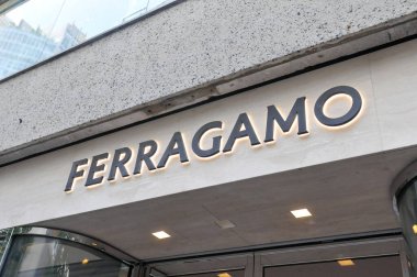 Toronto, ON, Kanada 30 Haziran 2024: Ferragamo şirketinin tabelasına bakın.