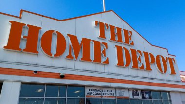 Toronto, ON, Kanada - 23 Nisan 2025 Toronto 'daki Home Depot mağazasının tabelasına bakın.
