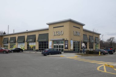 Toronto, ON, Kanada - 29 Nisan 2024: LCBO tabelasına bakın. Ontario İçki Kontrol Kurulu bir Crown şirketidir.