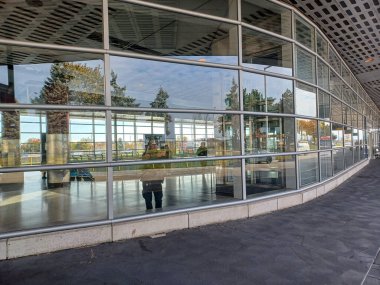 Toronto, ON, Kanada - 1 Ekim 2025: Sheppard - Batı metro istasyonu