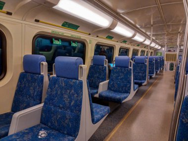 Toronto, ON, Kanada - 19 Mart 2025: Go tren vagonunun iç görünümü