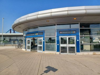 Toronto, ON, Kanada - 1 Ekim 2025: Sheppard - Batı metro istasyonu