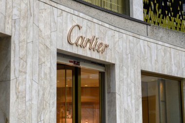 Toronto, ON, Kanada 1 Ağustos 2024: Toronto 'daki Cartier tabelasında açık hava manzarası..