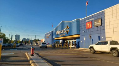 Toronto, ON, Kanada - 30 Ağustos 2025: Amerika 'daki Walmart süpermarketinin logosu.