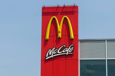 Toronto, ON, Kanada - 17 Temmuz 2025 McDonald 's Corporation, ABD' li çok uluslu fast food zinciri..