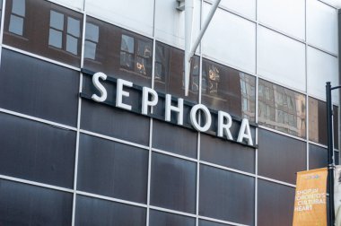 Toronto, ON, Kanada 30 Nisan 2025: Toronto 'daki Sephora şirketinin tabelasına bakın..