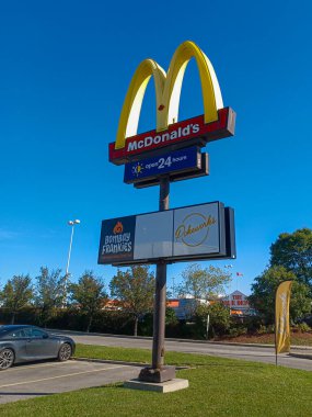 Toronto, ON, Kanada - 30 Ağustos 2025 McDonald 's Corporation, ABD' li çok uluslu fast food zinciri..