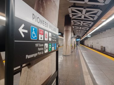 Toronto, ON, Kanada - 30 Eylül 2024: Pioneer Village metro istasyonunda görüntüle