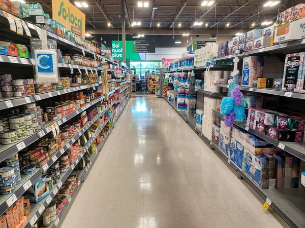 Toronto, On, Kanada - 23 Kasım 2024: Kanada mağazasındaki üretim departmanına bakın.