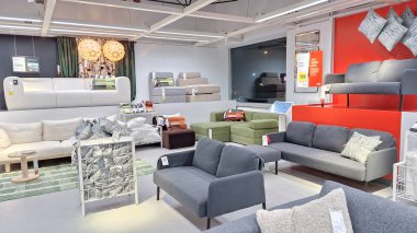 Toronto, ON, Kanada - 30 Ocak 2026: Ikea satış bölgesinde mobilya ve ev aksesuarları sunuluyor.