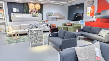 Toronto, ON, Kanada - 30 Ocak 2026: Ikea satış bölgesinde mobilya ve ev aksesuarları sunuluyor.