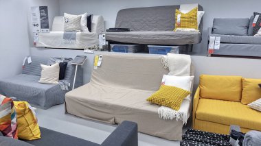 Toronto, ON, Kanada - 30 Ocak 2026: Ikea satış bölgesinde mobilya ve ev aksesuarları sunuluyor.