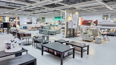 Toronto, ON, Kanada - 30 Ocak 2026: Ikea satış bölgesinde mobilya ve ev aksesuarları sunuluyor.