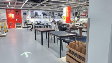 Toronto, ON, Kanada - 30 Ocak 2026: Ikea satış bölgesinde mobilya ve ev aksesuarları sunuluyor.