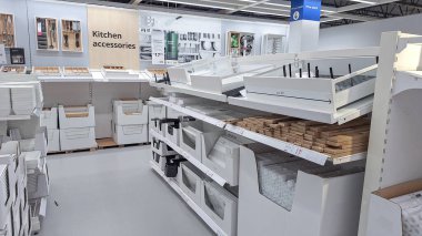 Toronto, ON, Kanada - 30 Ocak 2026: Ikea satış bölgesinde mobilya ve ev aksesuarları sunuluyor.