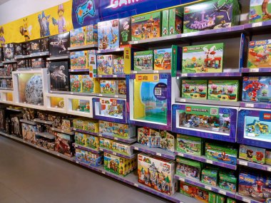 Toronto, On, Kanada - 30 Kasım 2024: LEGO mağazasının iç görünümü.