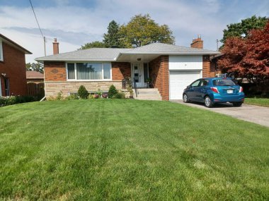 Toronto, ON, Kanada - 23 Mayıs 2024: Toronto Büyük Bölgesi 'nde yeni bir ev