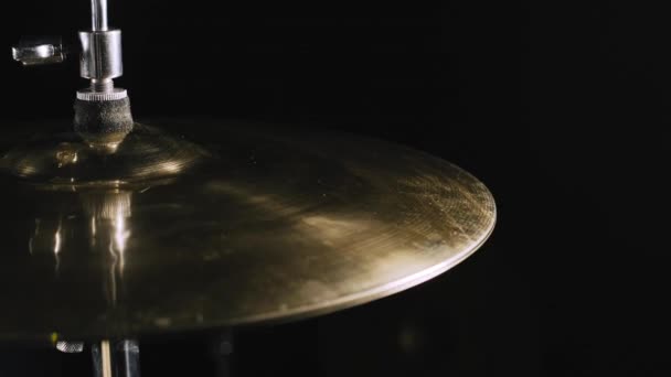 스튜디오 Cymbal Hat 영향을 심벌즈 드럼이야 드럼을 연주하는 사람들은 무대나어두운 — 비디오
