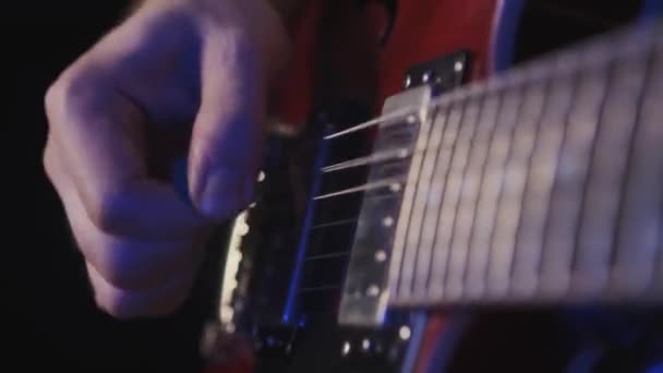 Gitaararp Akkoordnoten Spelen Muzikant Speelt Gitaar Tijdens Een Live Optreden — Stockvideo