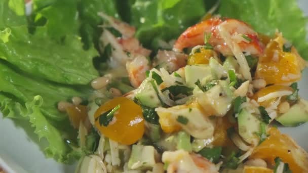 Salad Segar Atas Lempeng Shrimp Vegetables Salad Sarapan Terbaik Lettuce — Stok Video