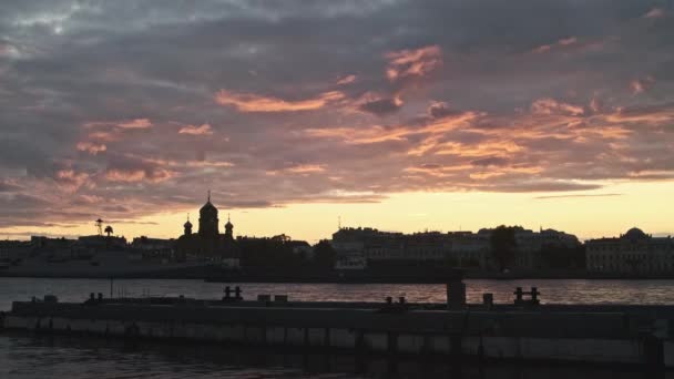 San Petersburgo Rusia Río Neva Pasando Por Ciudad Tierra Marina — Vídeo de stock