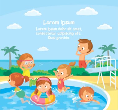 Yüzme havuzunda yüzen ve yüzme havuzunda yüzen bebekler, yüzen platformdaki kızlardan atlayan, yüzen yüzgeçler, toplarla eğlenen, arka plandaki tropik palmiye ağaçlarında güneşlenen güneşlenen çocuklar.