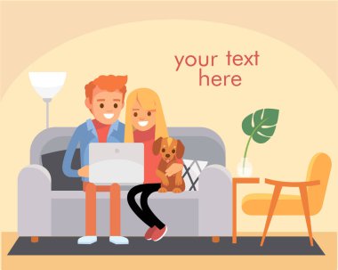 Genç bir ailenin vektör portresi, kanepede oturan köpek yavrusu, online alışveriş siparişi veren, görüntülü sohbet yapan, dizüstü bilgisayardaki video içeriğini izleyen