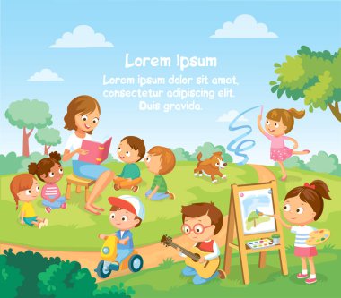 Grup çocukları oyun oynuyor, oyunlarda vakit geçiriyor, eğleniyor, oynaşıyor. Yaz aktiviteleri. Parkta çocuklar, yaz kampı. Bebek bakıcısı, öğretmen, çocuklara kitap okuyan anne. Suluboya çizen kız