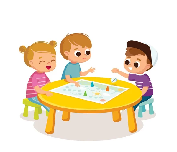 陽気な子供たちはテーブルで座って 友人と一緒にテーブルゲームをプレイします ボードゲームをしている間に子供たちは楽しんでいます 卓上ゲームをする時間を過ごす ベクターイラスト — ストックベクタ