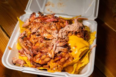 Peynirli BBQ Çekilmiş Pork Nachos