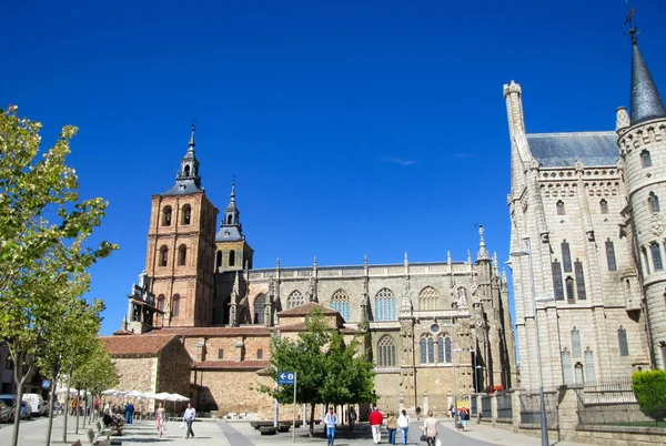 Castilla Leon Hiszpania Astorga Pałacem Episkopalnym Katedrą Nad Murami Miasta — Zdjęcie stockowe