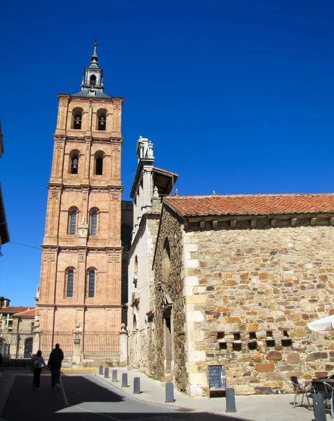 Castilla Leon Hiszpania Astorga Pałacem Episkopalnym Katedrą Nad Murami Miasta — Zdjęcie stockowe