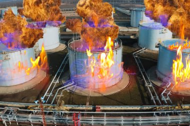 Kolaj. Rafineriye ateş edin. Alevler ve duman.