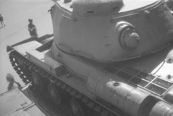 野外博物館でソ連の戦車 戦争のソ連技術への記念碑 — ストック写真