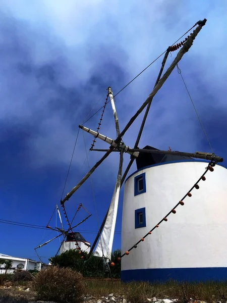 Viejos Molinos Viento Restaurados Portugal Sobre Fondo Del Cielo Azul —  Fotos de Stock