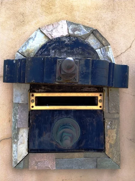 Letterbox Fatto Coperchio Parti Una Botte Vino Antico Portogallo — Foto Stock