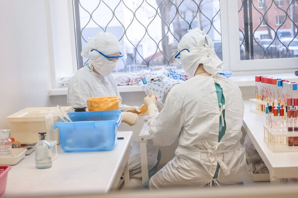 Контроль процесса и стерильность собранной плазмы крови с помощью быстрых лабораторных исследований
