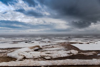 Finlandiya Körfezi üzerinde gökyüzü