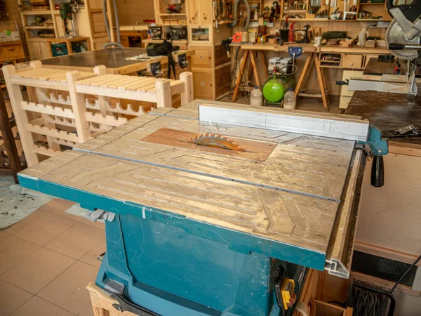 Atelier Menuiserie Les Machines Joiner Scie Circulaire Coupante Premier Plan — Photo