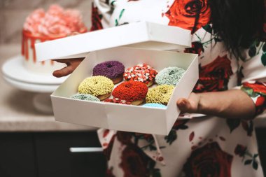 Ev yapımı kek, kek, kek, mastik yemek.