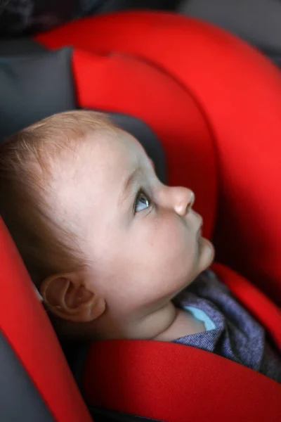 Little newborn baby in a car seat. safety of children. protection of children. seat belts. — Stock Photo, Image