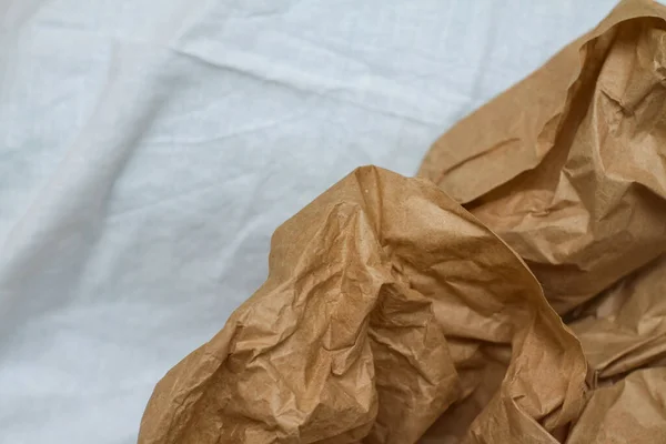 Papel amassado. papel artesanal. textura, fundo, papel amassado folds.brown — Fotografia de Stock