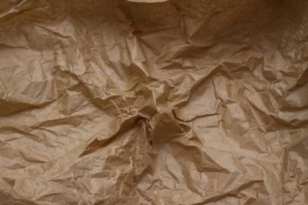 Τσαλακωμένο χαρτί. χαρτί χειροτεχνίας. υφή, φόντο, πτυχές. καφέ τσαλακωμένο χαρτί — Φωτογραφία Αρχείου