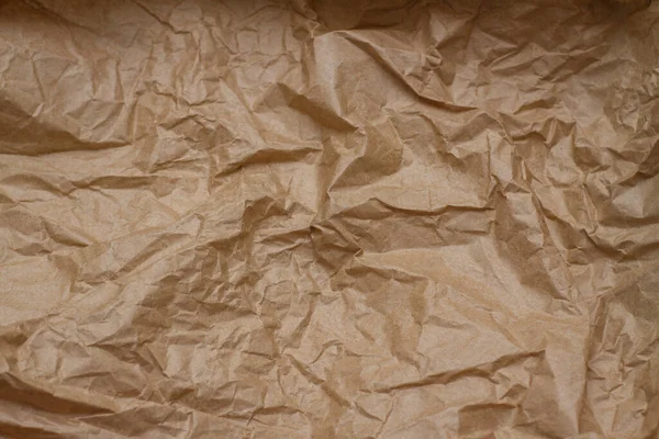 Τσαλακωμένο χαρτί. χαρτί χειροτεχνίας. υφή, φόντο, πτυχές. καφέ τσαλακωμένο χαρτί — Φωτογραφία Αρχείου