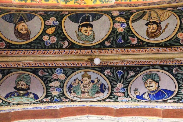 Nawalgarh Haveli Hindistan 'ın Nawalgarh shekhawati, jhunjhunu, Rajasthan şehrinde yer almaktadır. 